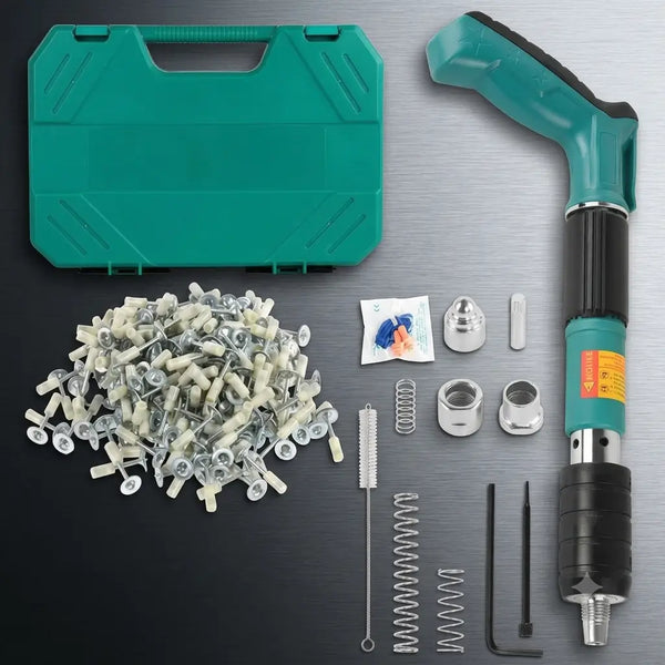 Clavadora Manual Sin Taladro clavando en pared de concreto con una sola mano