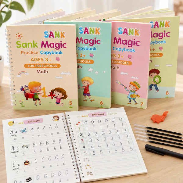 Set de 4 cuadernos mágicos de caligrafía con bolígrafo, minas de repuesto y adaptador de silicona sobre una mesa
