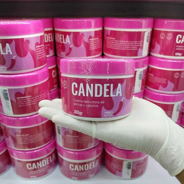 Mano sosteniendo el frasco rosa de crema Candela con la etiqueta frambuesa a la vista