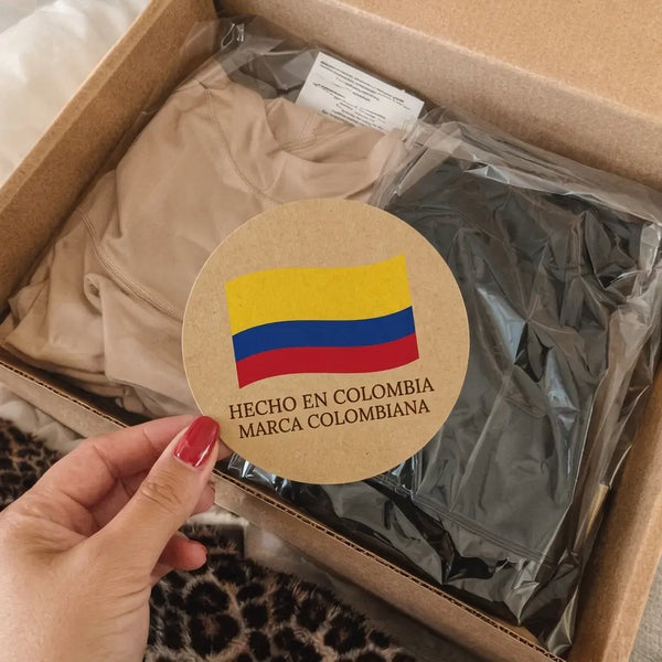 Detalle de los broches de abajo del enterizo para ir al baño sin quitárselo